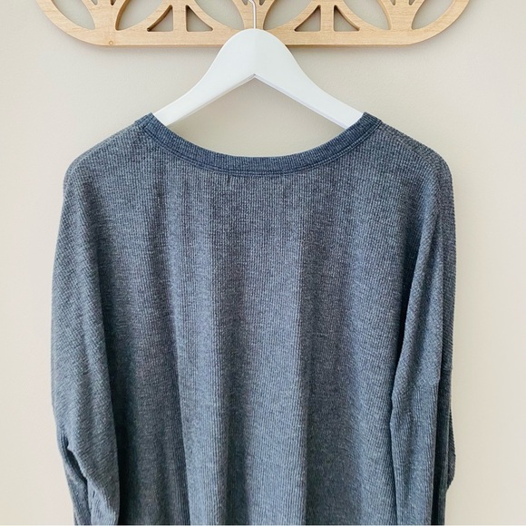Wildfox Pullover Long Sleeve Top Gray Sz Medium - Picture 8 of 9